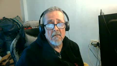 Snapshot of neron401 chatting on April 26, 1:31 pm neron401 online show from April 26, 1:31 pm
