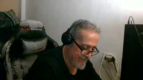 Snapshot of neron401 chatting on April 29, 1:10 am neron401 online show from April 29, 1:10 am