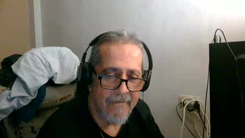 Snapshot of neron401 chatting on May 5, 8:17 pm neron401 online show from May 5, 8:17 pm
