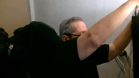 Snapshot of neron401 chatting on May 19, 11:33 pm neron401 online show from May 19, 11:33 pm