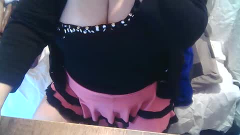 Snapshot of neslihan35 chatting on December 28, 8:05 am neslihan online show from December 28, 8:05 am