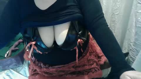 Snapshot of neslihan35 chatting on February 12, 7:55 am neslihan online show from February 12, 7:55 am