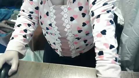 Snapshot of neslihan35 chatting on February 21, 8:49 pm neslihan online show from February 21, 8:49 pm