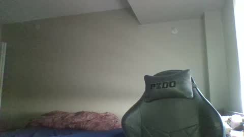 Snapshot of nessie_005 chatting on December 13, 10:13 pm Nessie 005 online show from December 13, 10:13 pm