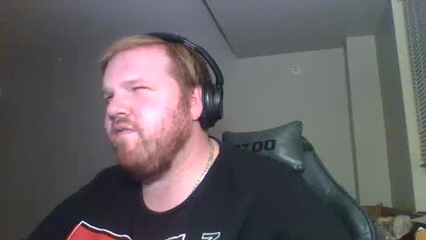 Snapshot of nessie_005 chatting on December 16, 2:04 am Nessie 005 online show from December 16, 2:04 am