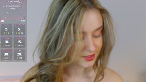 Snapshot of nestygrey chatting on February 1, 3:30 am Nesty online show from February 1, 3:30 am