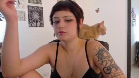 Snapshot of neurotic_witch chatting on August 3, 9:15 am Mar online show from August 3, 9:15 am