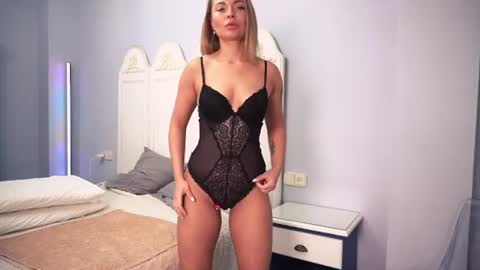 Snapshot of new_dee chatting on July 11, 5:21 am new dee online show from July 11, 5:21 am
