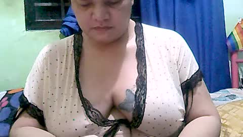Snapshot of new_taboo_fetishqueen chatting on June 21, 2:41 pm mariapaula online show from June 21, 2:41 pm