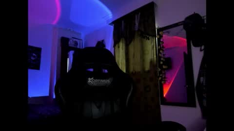 Snapshot of newbigking777 chatting on February 23, 10:18 pm newbigking777 online show from February 23, 10:18 pm