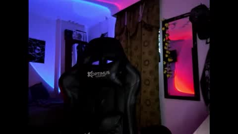 Snapshot of newbigking777 chatting on February 24, 11:19 am newbigking777 online show from February 24, 11:19 am