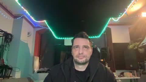 Snapshot of newcouple2023 chatting on December 5, 9:29 am newguy2025 online show from December 5, 9:29 am