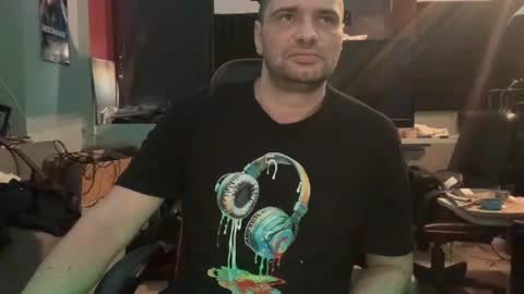 Snapshot of newcouple2023 chatting on December 17, 11:38 am newguy2025 online show from December 17, 11:38 am