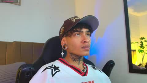 Snapshot of newman_luv chatting on May 21, 2:57 pm Newman Luv online show from May 21, 2:57 pm