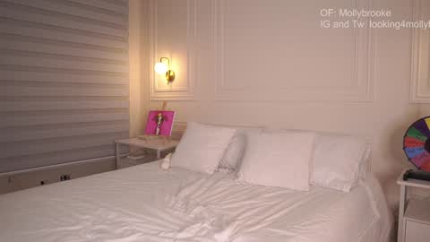 Snapshot of newmollybrooke chatting on January 23, 2:02 am all my links Here online show from January 23, 2:02 am