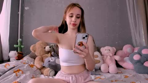 Snapshot of next__door chatting on May 21, 7:59 am Daria online show from May 21, 7:59 am