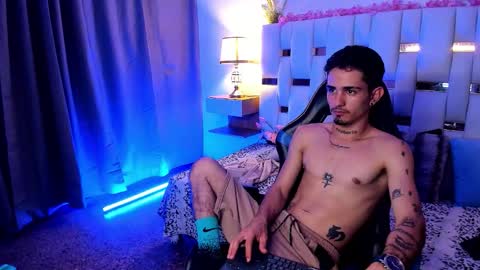 Yeison online show from March 8, 3:32 am