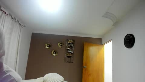 Snapshot of neyder_sanz chatting on February 12, 11:49 am NEYDER online show from February 12, 11:49 am