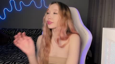 Snapshot of neyrmina chatting on February 27, 4:21 pm Mina online show from February 27, 4:21 pm