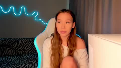 Snapshot of neyrmina chatting on October 3, 1:30 pm Mina online show from October 3, 1:30 pm