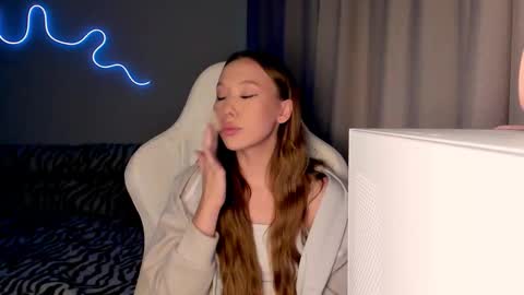 Snapshot of neyrmina chatting on October 22, 1:11 pm Mina online show from October 22, 1:11 pm