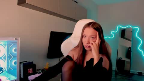 Mina online show from April 22, 8:06 am