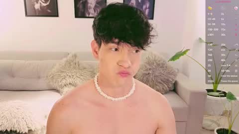 Snapshot of neythan__blaze chatting on October 15, 12:33 am online show from October 15, 12:33 am