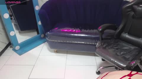 Snapshot of nezuko_v chatting on January 14, 3:01 am nezuko_v online show from January 14, 3:01 am