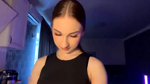 Kate Ng online show from April 12, 1:16 pm