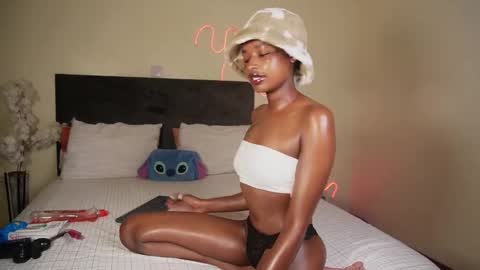 kikiNiaAria online show from December 23, 8:44 am