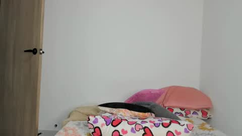 nia brown   online show from July 2, 7:58 am