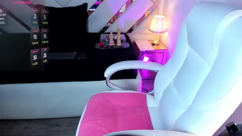 Snapshot of nia_crawford_ chatting on February 26, 4:22 am Nia online show from February 26, 4:22 am