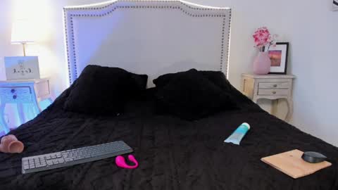 Snapshot of nia_malkova chatting on April 23, 12:29 pm Nia Malkova online show from April 23, 12:29 pm