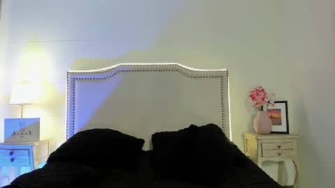 Snapshot of nia_malkova chatting on April 24, 9:01 am Nia Malkova online show from April 24, 9:01 am