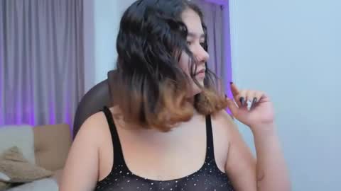 Estefani  online show from April 13, 8:25 pm