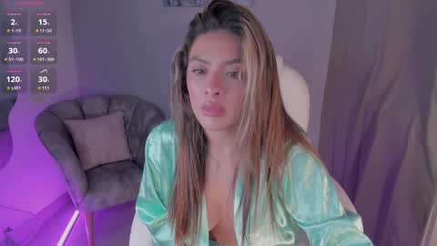 Snapshot of niaevans_x chatting on December 11, 8:28 pm Nia online show from December 11, 8:28 pm