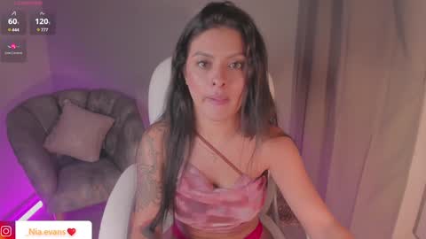 Snapshot of niaevans_x chatting on January 7, 11:56 pm Nia online show from January 7, 11:56 pm