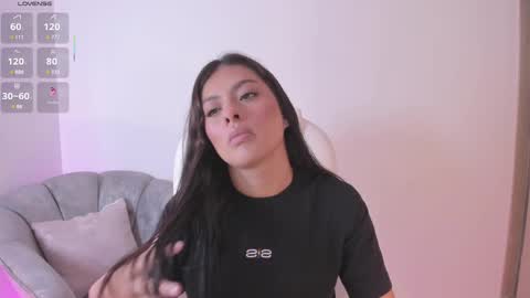 Snapshot of niaevans_x chatting on February 17, 1:21 pm Nia online show from February 17, 1:21 pm