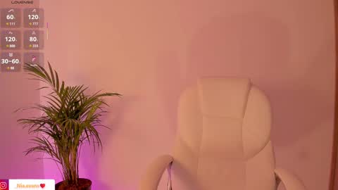 Snapshot of niaevans_x chatting on February 26, 12:58 pm Nia online show from February 26, 12:58 pm