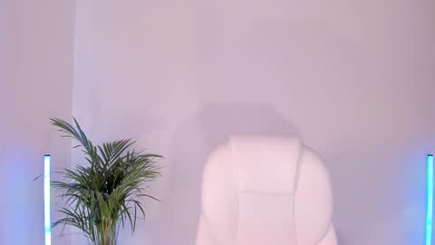 Snapshot of niaevans_x chatting on March 8, 5:43 pm Nia online show from March 8, 5:43 pm