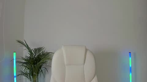 Snapshot of niaevans_x chatting on March 10, 1:21 pm Nia online show from March 10, 1:21 pm