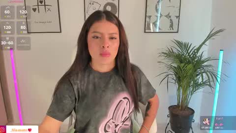 Snapshot of niaevans_x chatting on March 12, 9:03 pm Nia online show from March 12, 9:03 pm