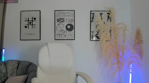 Snapshot of niaevans_x chatting on September 16, 1:01 pm Nia online show from September 16, 1:01 pm