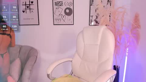 Snapshot of niaevans_x chatting on September 17, 12:51 pm Nia online show from September 17, 12:51 pm