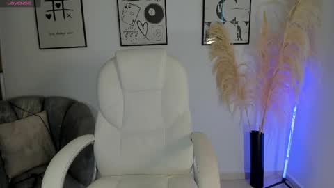 Snapshot of niaevans_x chatting on October 3, 1:08 pm Nia online show from October 3, 1:08 pm