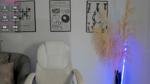 Snapshot of niaevans_x chatting on October 23, 12:59 pm Nia online show from October 23, 12:59 pm