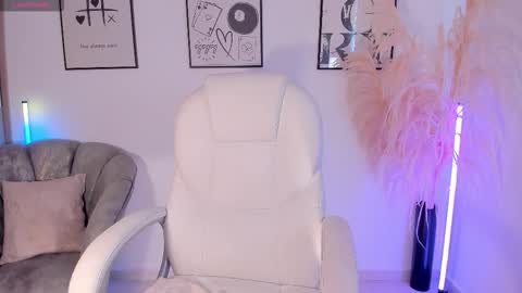 Snapshot of niaevans_x chatting on November 1, 1:35 pm Nia online show from November 1, 1:35 pm