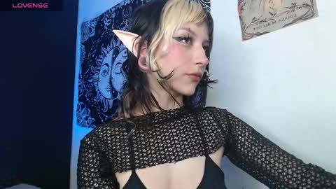 Snapshot of niakat_ chatting on October 29, 5:42 am niakat online show from October 29, 5:42 am