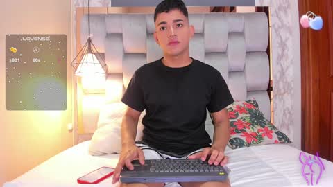 Snapshot of niall_falcon chatting on December 4, 1:09 pm Niall online show from December 4, 1:09 pm