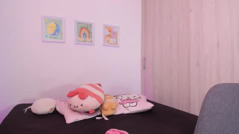  Nia  online show from February 28, 4:30 pm